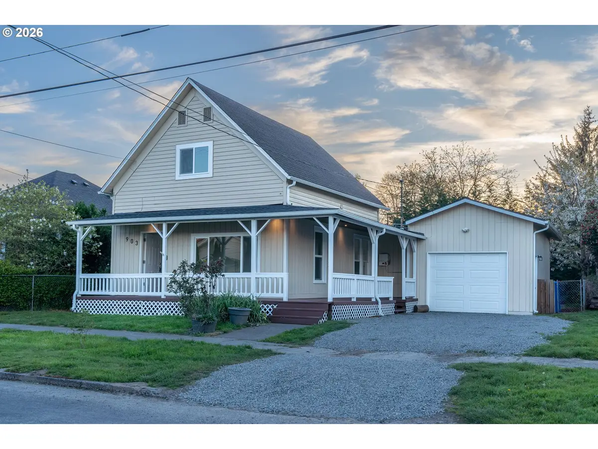 903 S 3rd Ave, Kelso, WA 98626 - #1