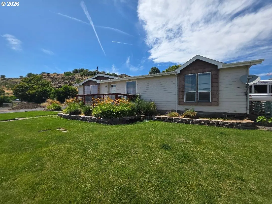 624 Dufur Ave, Maupin, OR 97037 - Image #1