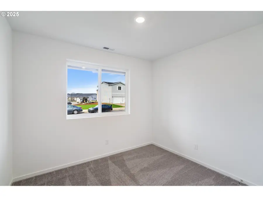 674 Minnesota St, Lebanon, OR 97355 - #3