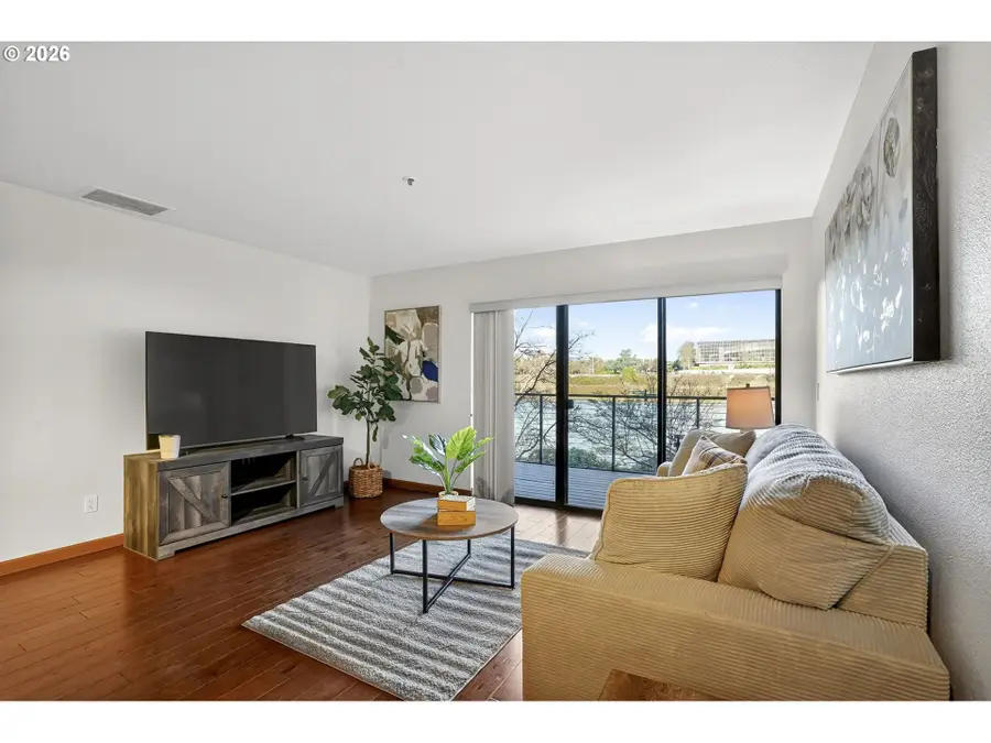 910 NW Naito Pkwy #i18, Portland, OR 97209 - Image #3