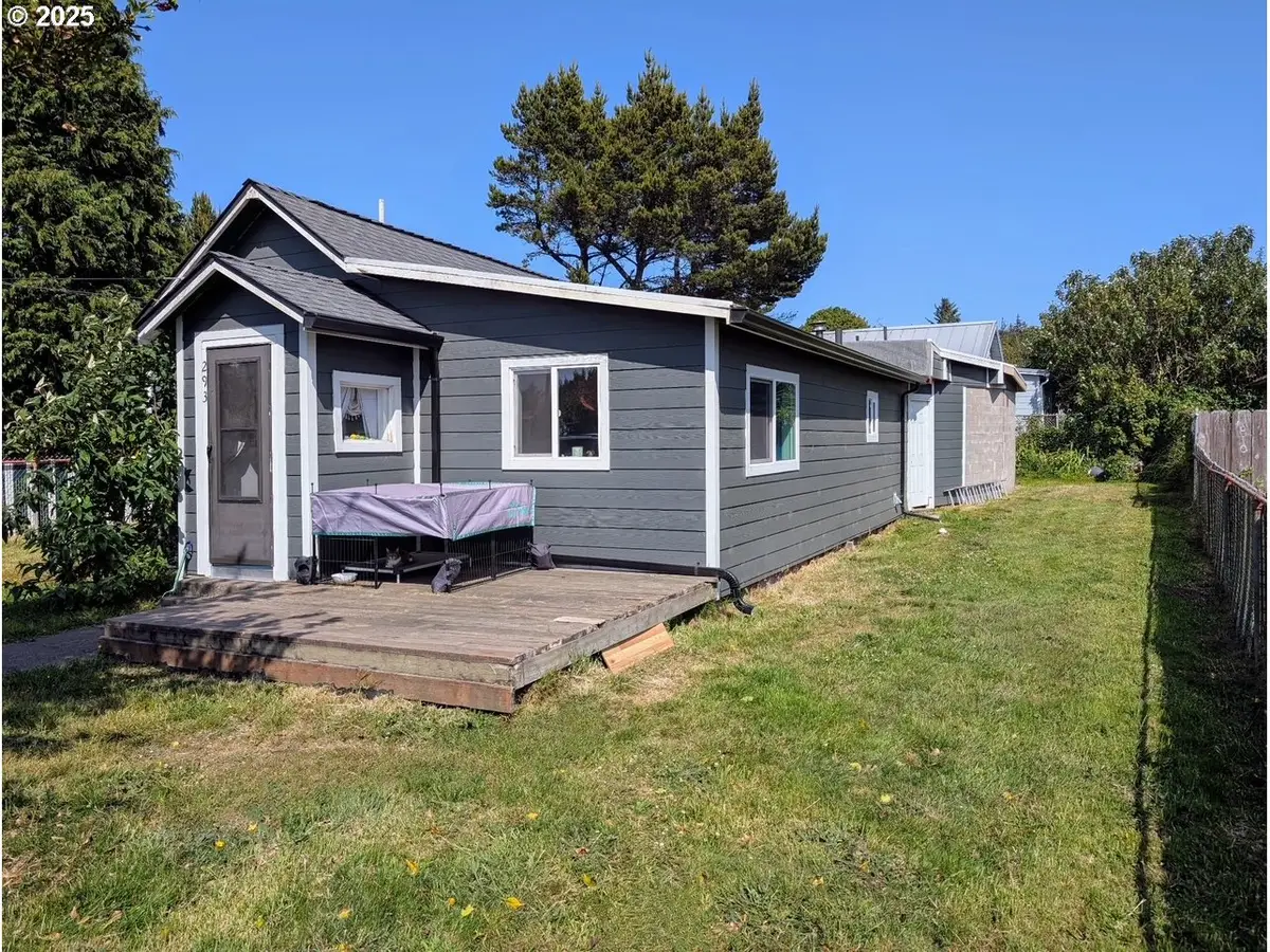 293 N Empire Blvd, Coos Bay, OR 97420 - Image #1