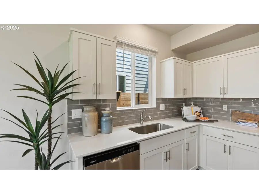 3626 SW Binford Ave, Gresham, OR 97080 - #3