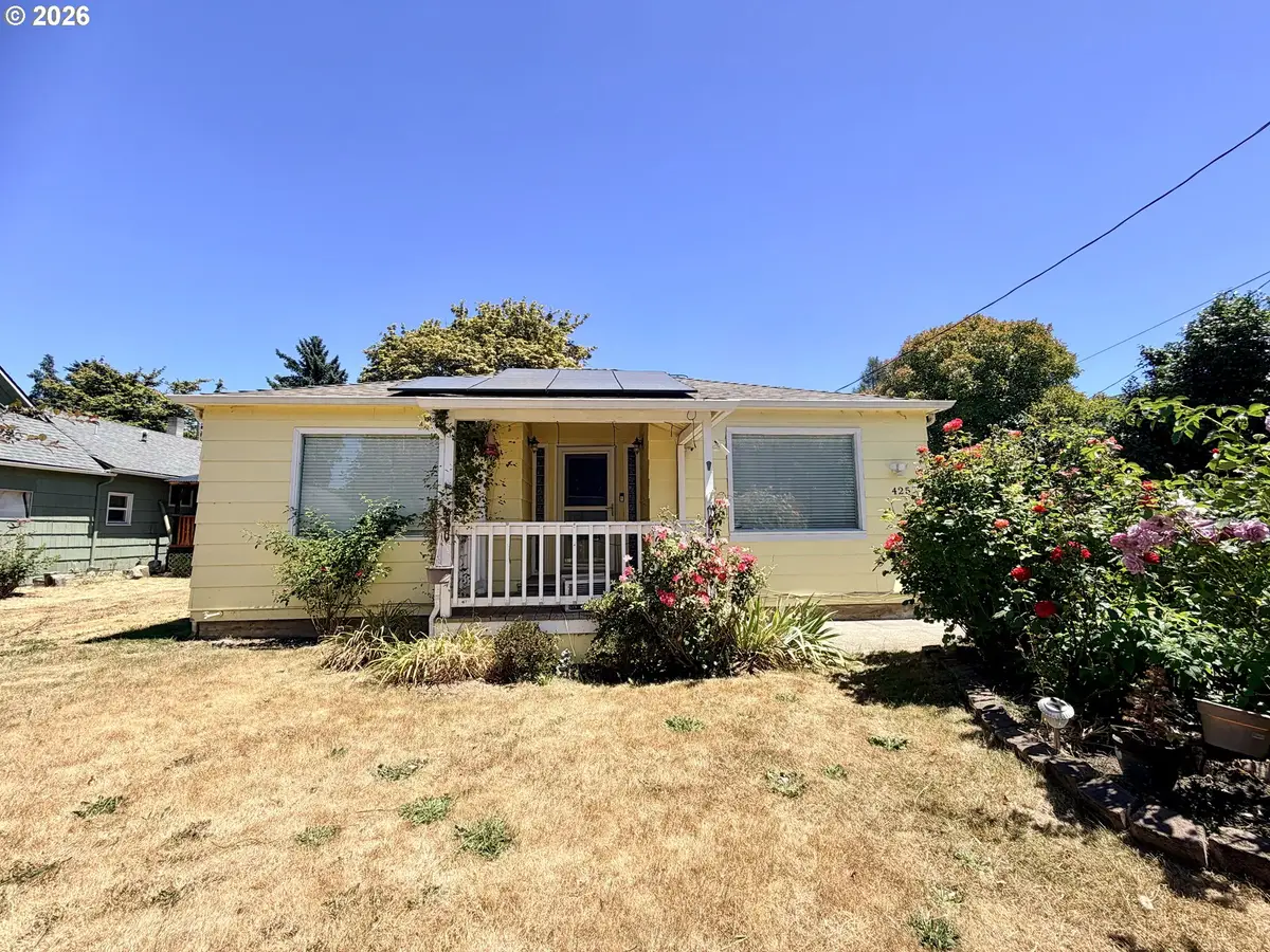 425 W Umpqua St, Roseburg, OR 97471 - #1