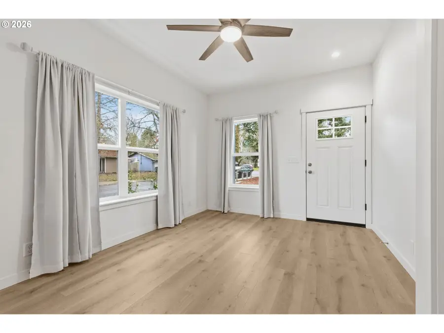 5592 Burnett Ave #A, Eugene, OR 97402 - Image #3