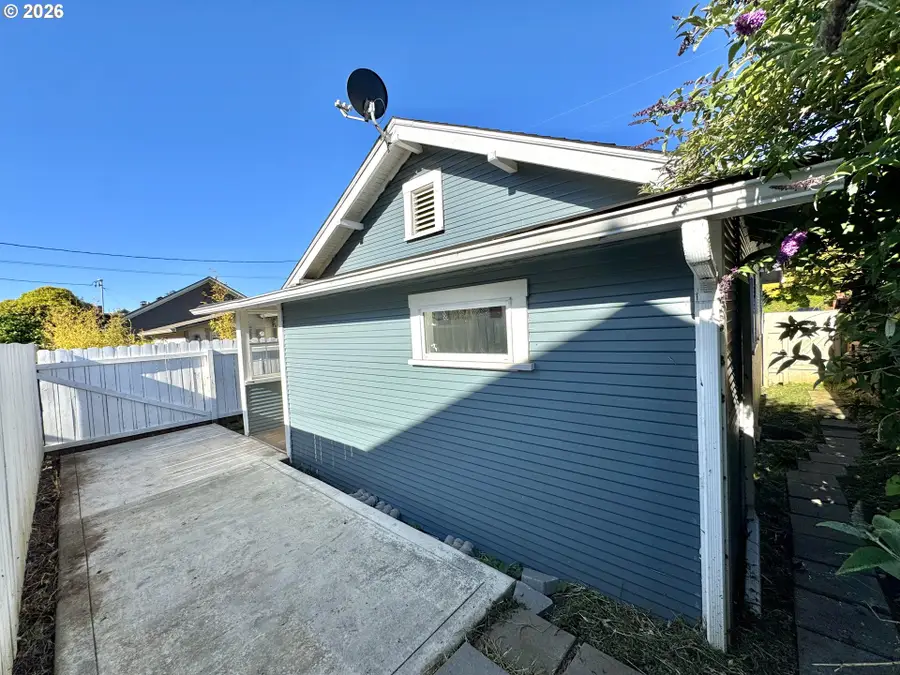 508 S 7th St, Coos Bay, OR 97420 - #3