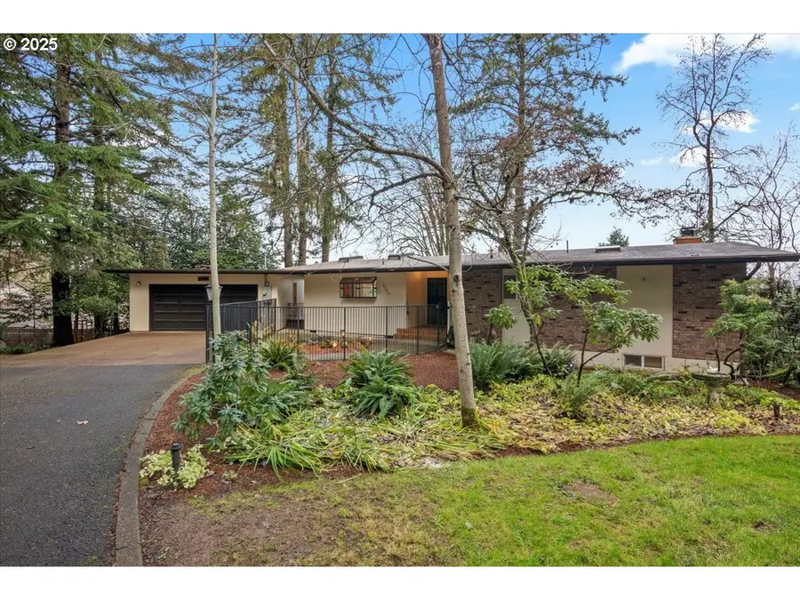 2369 Emerald Dr, Salem, OR 97304 - Image #2