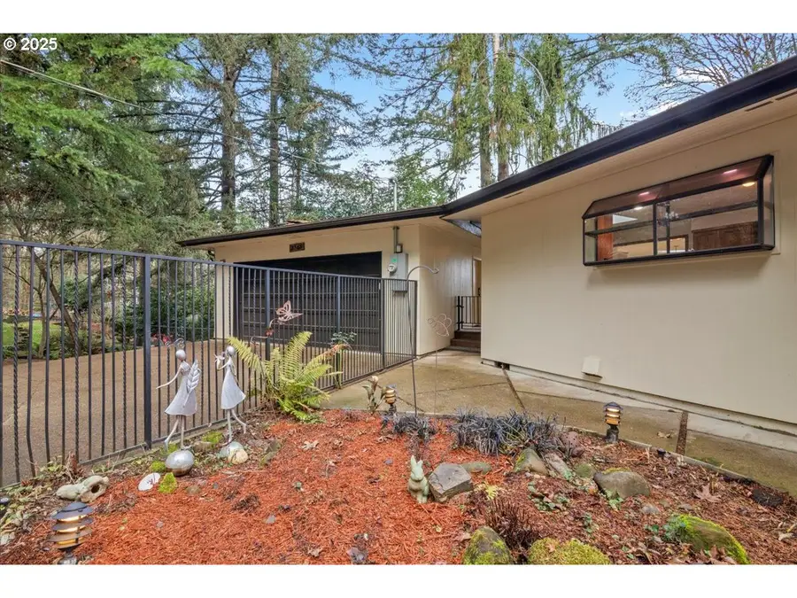 2369 Emerald Dr, Salem, OR 97304 - Image #3