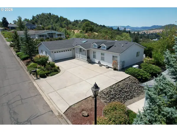 411 Highland Vista Ln, Roseburg, OR 97471