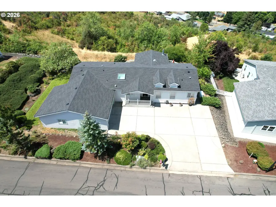411 Highland Vista Ln, Roseburg, OR 97471 - #2