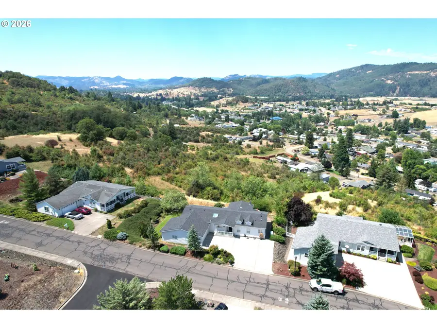 411 Highland Vista Ln, Roseburg, OR 97471 - #3