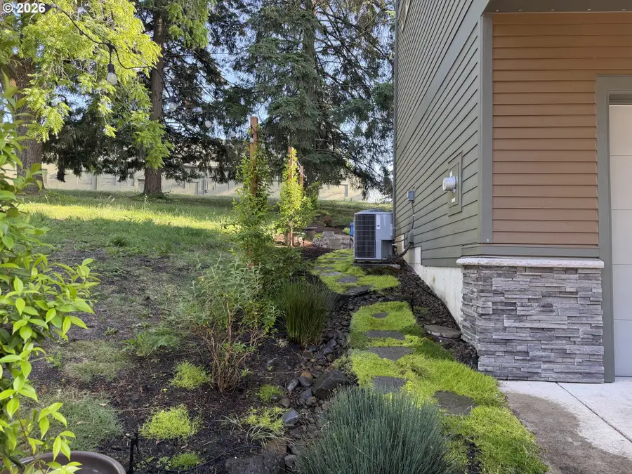 3971 Village Center Dr Se, Salem, OR 97302 - #2