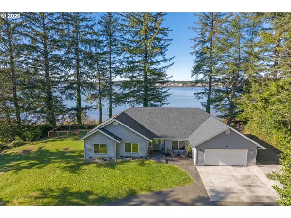 85675 Glenada Rd, Florence, OR 97439