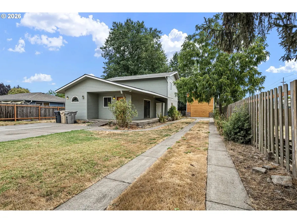 340 N 7th St, Harrisburg, OR 97446 - #1