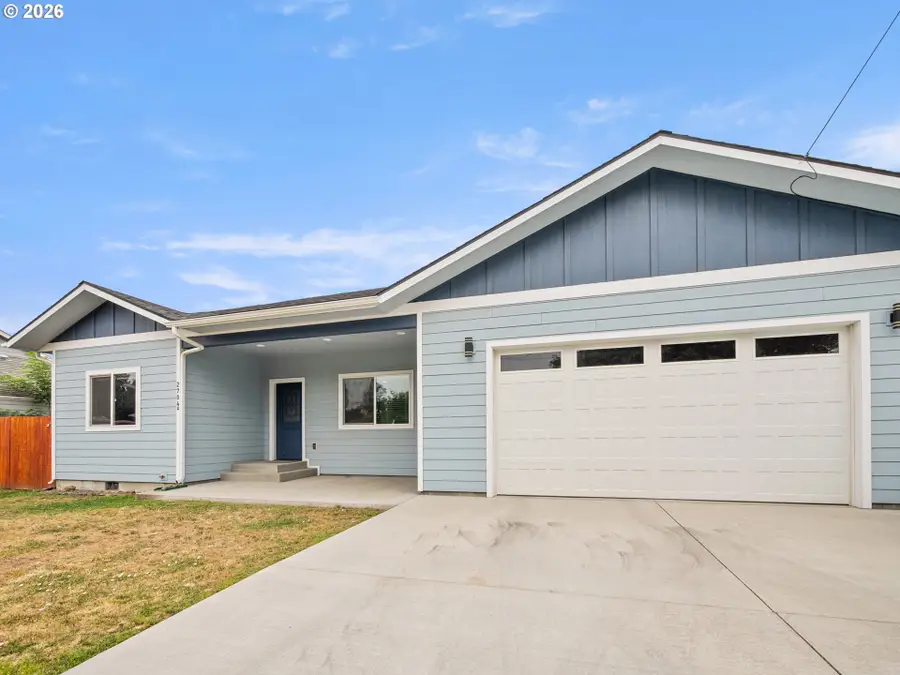 2704 N Greenwood St, La Grande, OR 97850 - #3