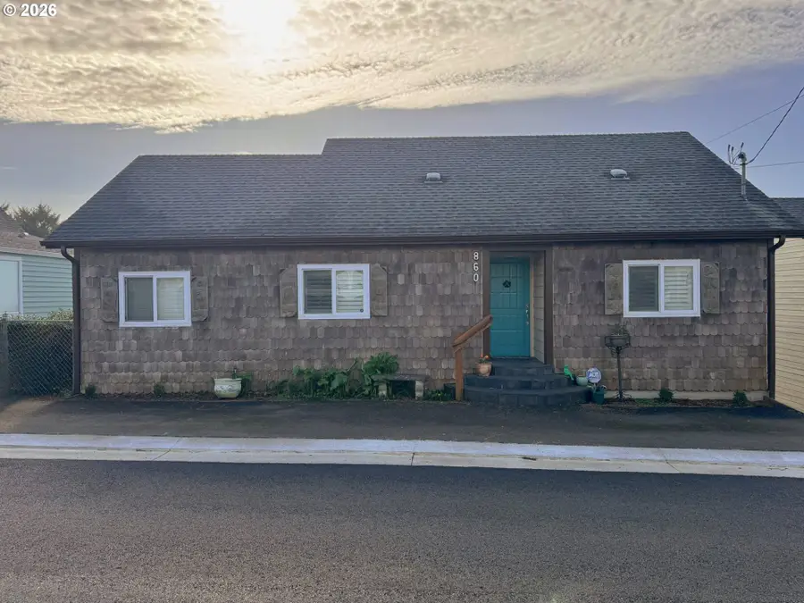860 SW 10th St, Lincoln City, OR 97367 - Image #2