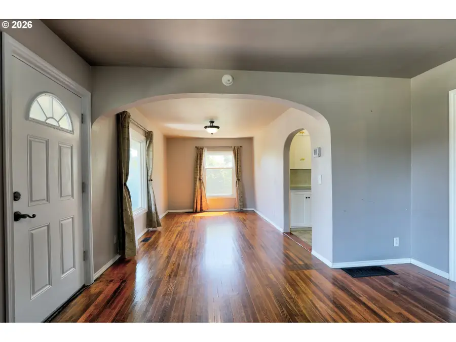 318 E 13th St, The Dalles, OR 97058 - #3