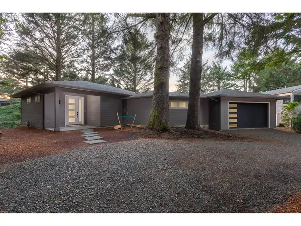 105 W Bay Point Rd, GlenedenBeach, OR 97388