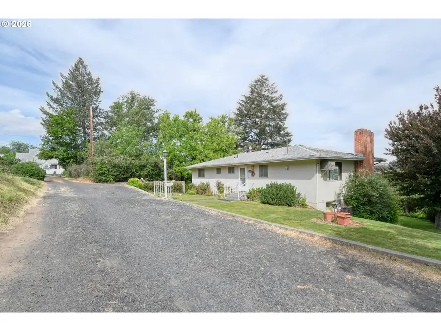 615 SW Isaac Ln, Pendleton, OR 97801 - #3
