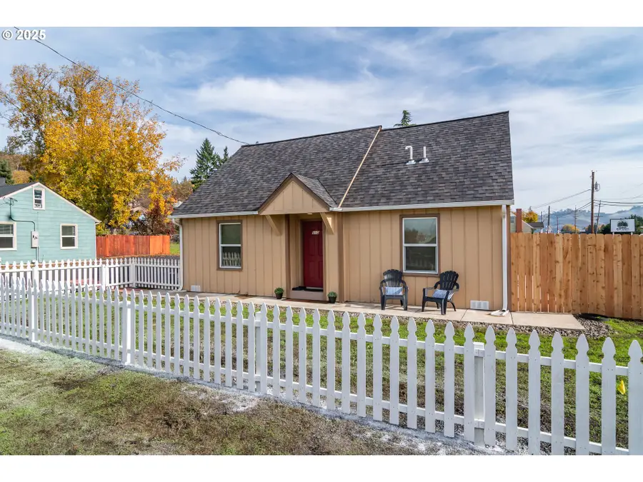 315 NE Cummins St, Roseburg, OR 97470 - Image #3