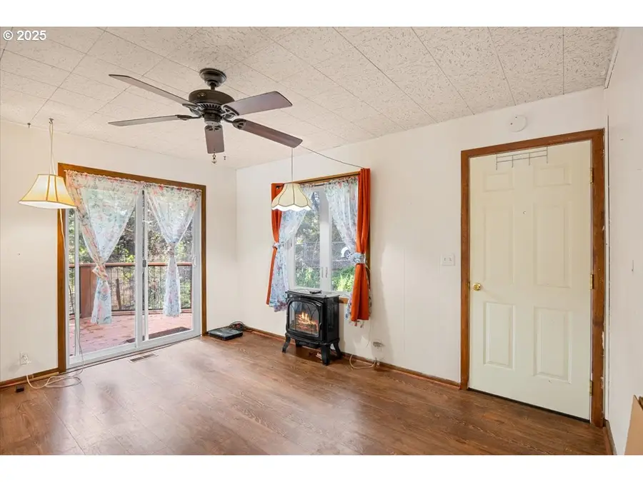 635 NW 4th Ave, Myrtle Creek, OR 97457 - Image #3