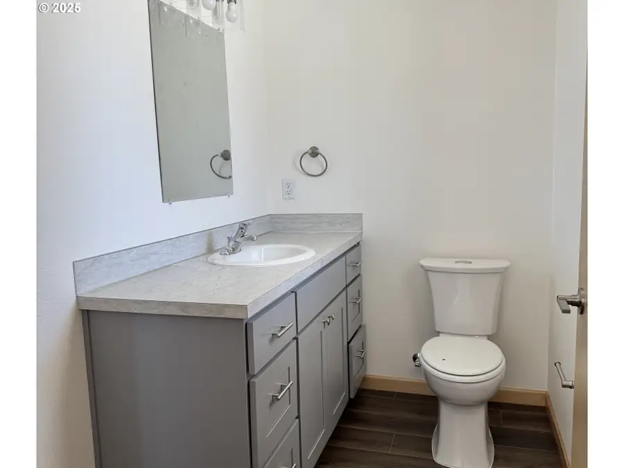 639 Oakwood Dr, Eugene, OR 97402 - Image #3