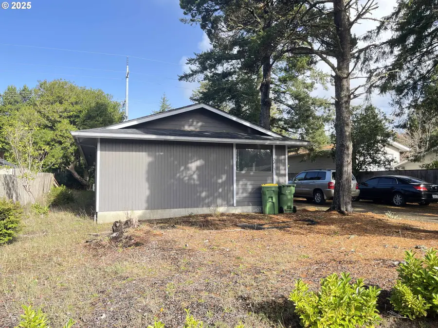 2215 24th St, Florence, OR 97439 - Image #2