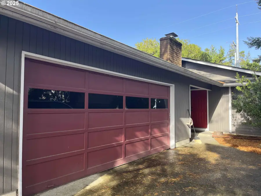 2215 24th St, Florence, OR 97439 - Image #3