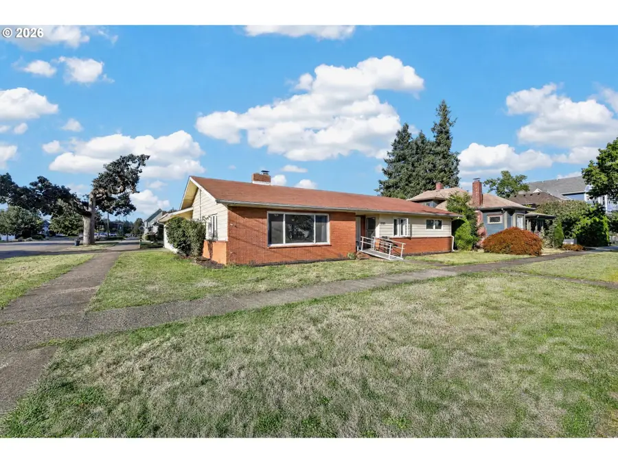 288 SW Mill St, Dallas, OR 97338 - #3