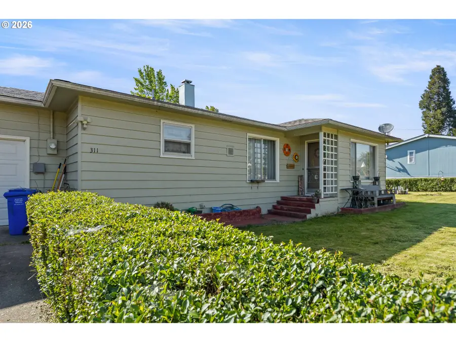 311 SE Grape Ave, Winston, OR 97496 - #3