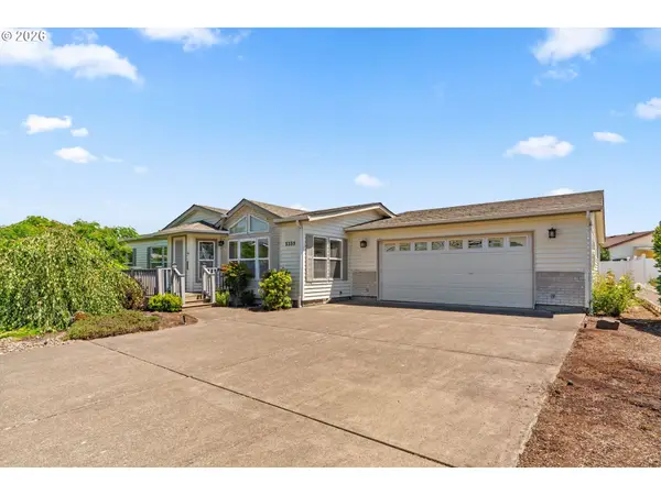 5359 Club Dr, Eugene, OR 97402