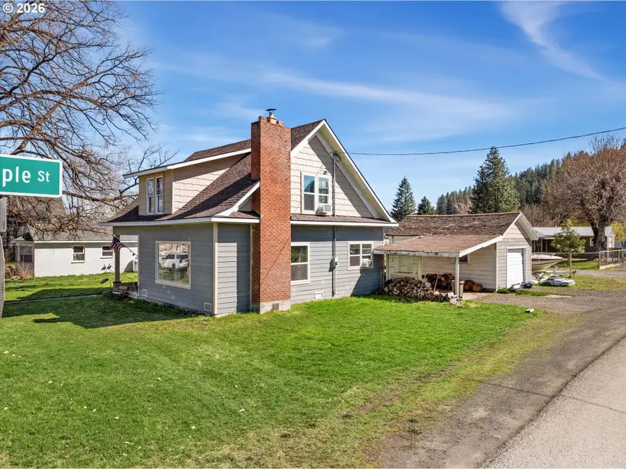 206 W 1st St, Wallowa, OR 97885 - #2