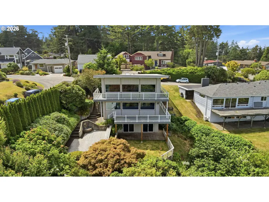 451 Simpson Ave, North Bend, OR 97459 - #2