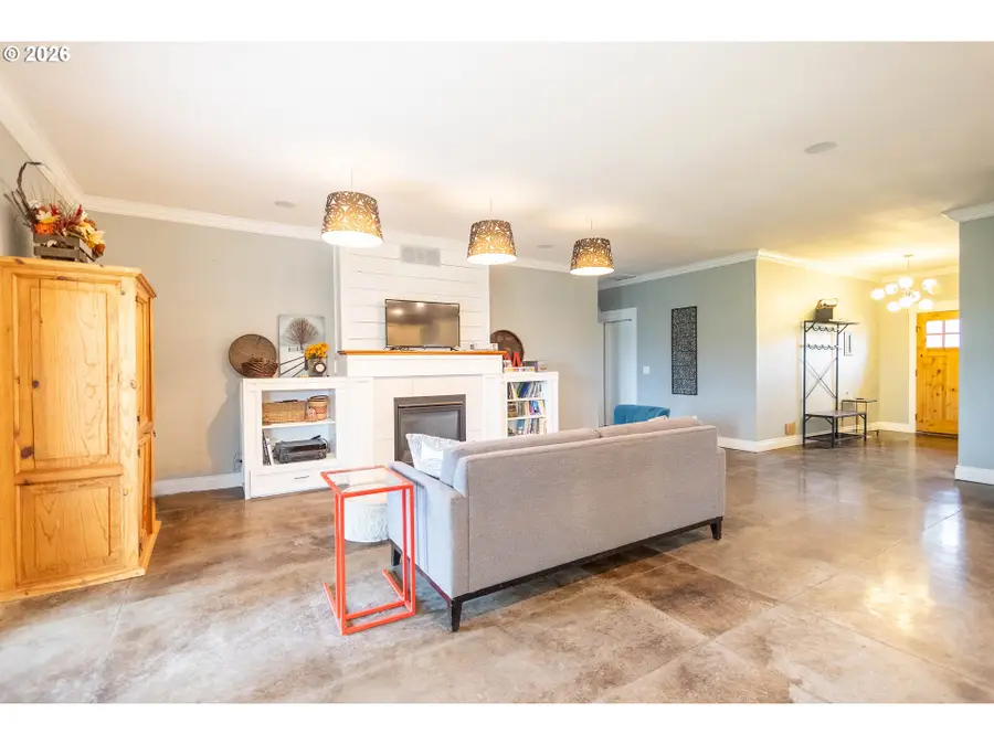 10305 Leonard Ln, Island City, OR 97850 - #2
