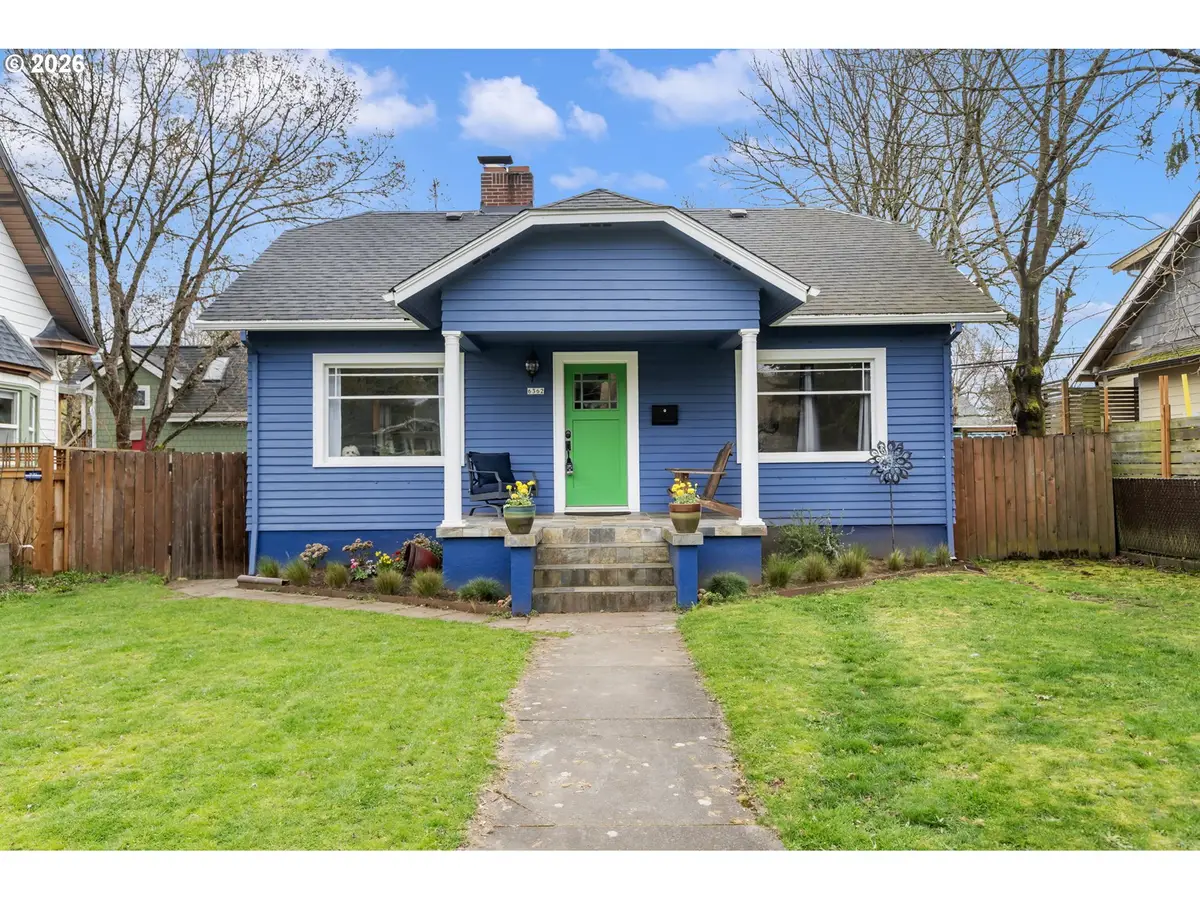 6362 N Commercial Ave, Portland, OR 97217 - #1