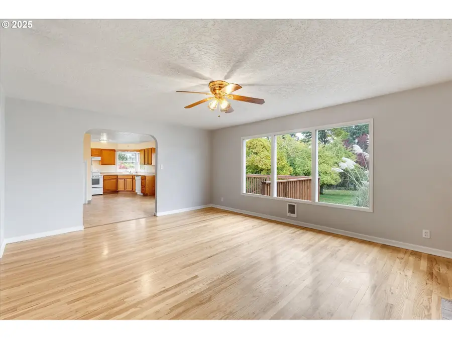 1706 Lord St, Kelso, WA 98626 - Image #3