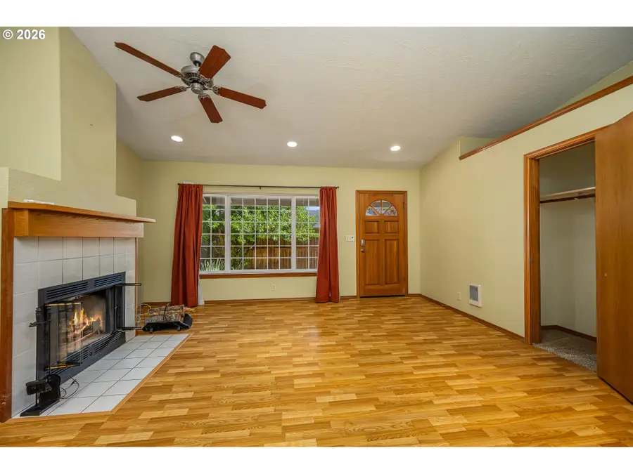 4351 Elderberry St, Springfield, OR 97478 - #2