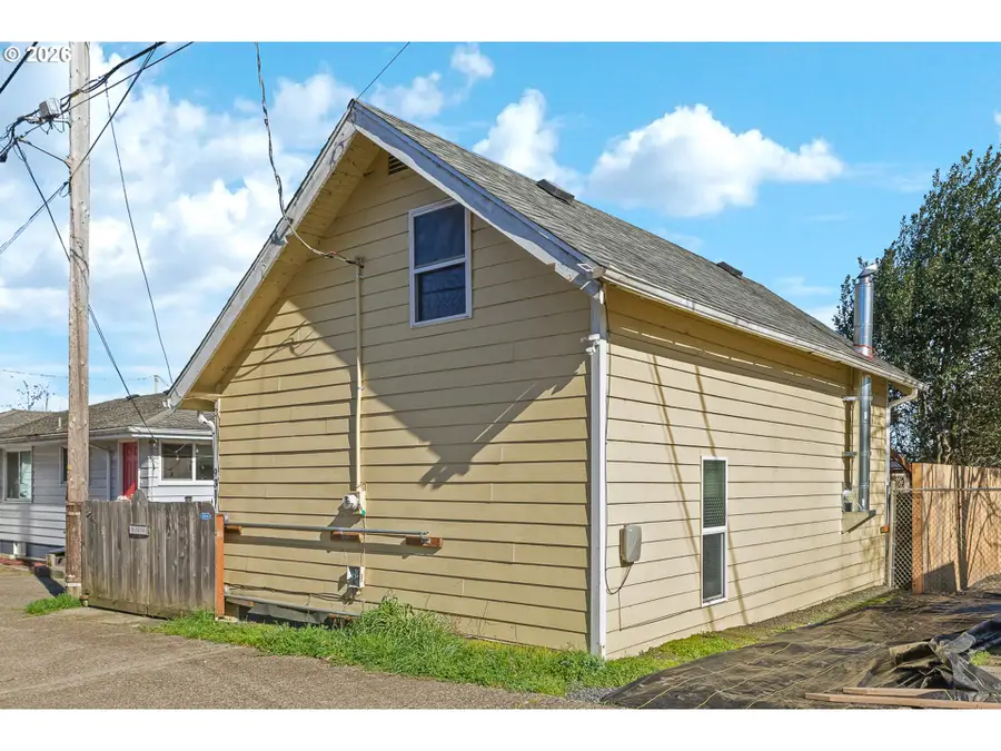 931 S 4th St, Coos Bay, OR 97420 - #3