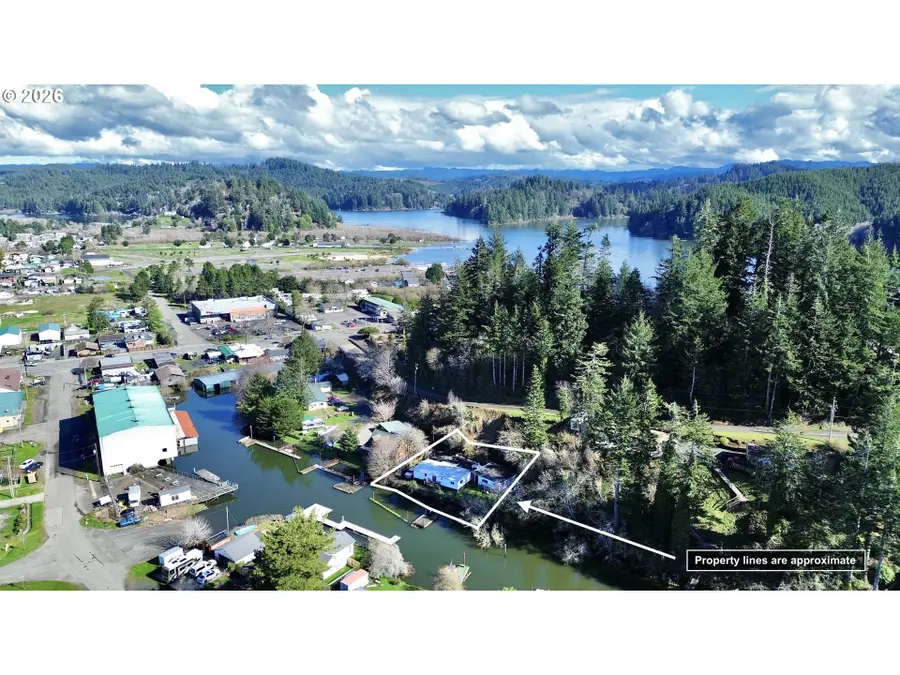 160 Hilltop Dr, Lakeside, OR 97449 - #2