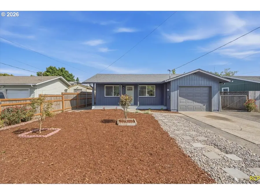 405 Washington St, Silverton, OR 97381 - #2