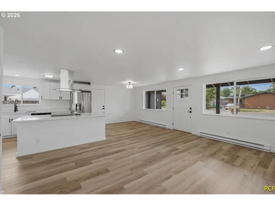 405 Washington St, Silverton, OR 97381 - #3