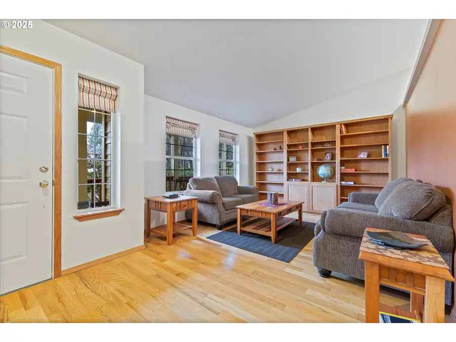 621 SE 11th Cir, Troutdale, OR 97060 - Image #2