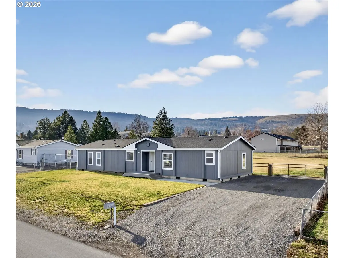 208 16th St, La Grande, OR 97850 - #1