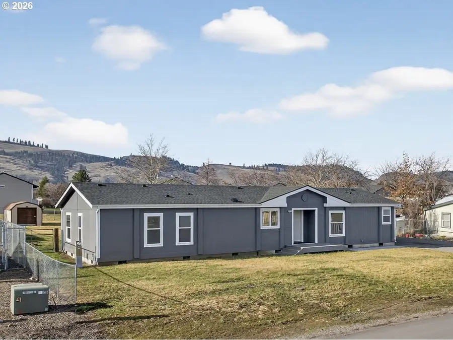 208 16th St, La Grande, OR 97850 - #3