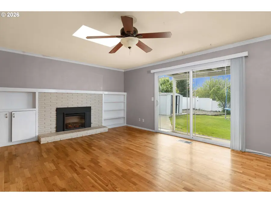 757 NE Clover Ave, Roseburg, OR 97470 - #3