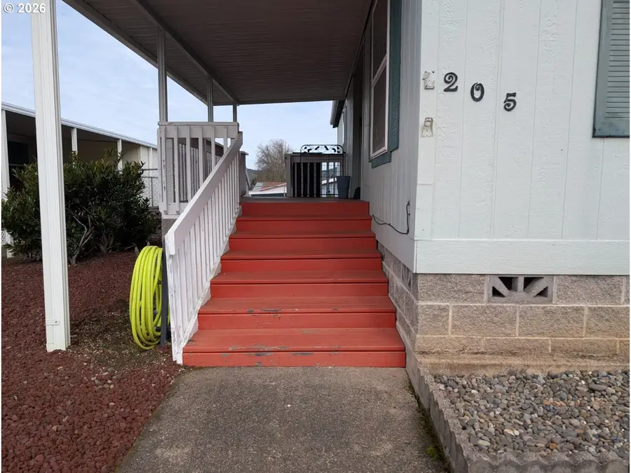 205 W River Ridge Ave, Roseburg, OR 97471 - #2