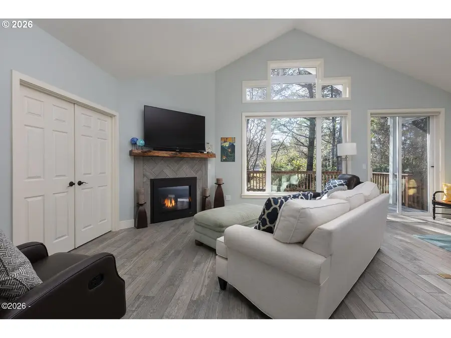 6315 SW Arbor Dr, South Beach, OR 97366 - #3