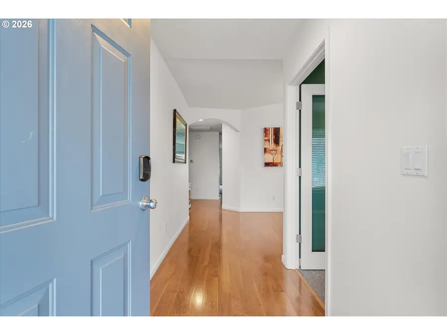 2483 Dorsey Dr, Hubbard, OR 97032 - #2