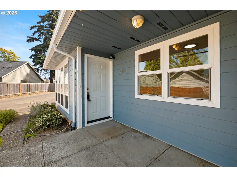 404 Eastfield Dr, Oregon City, OR 97045 - #3