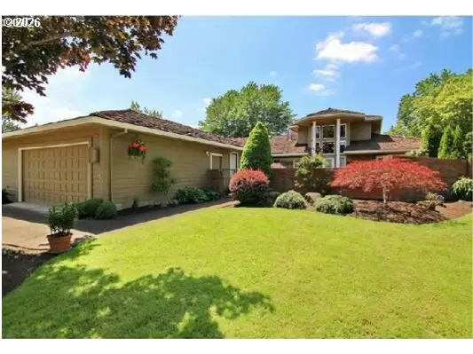 8220 SW Fairway Dr, Wilsonville, OR 97070