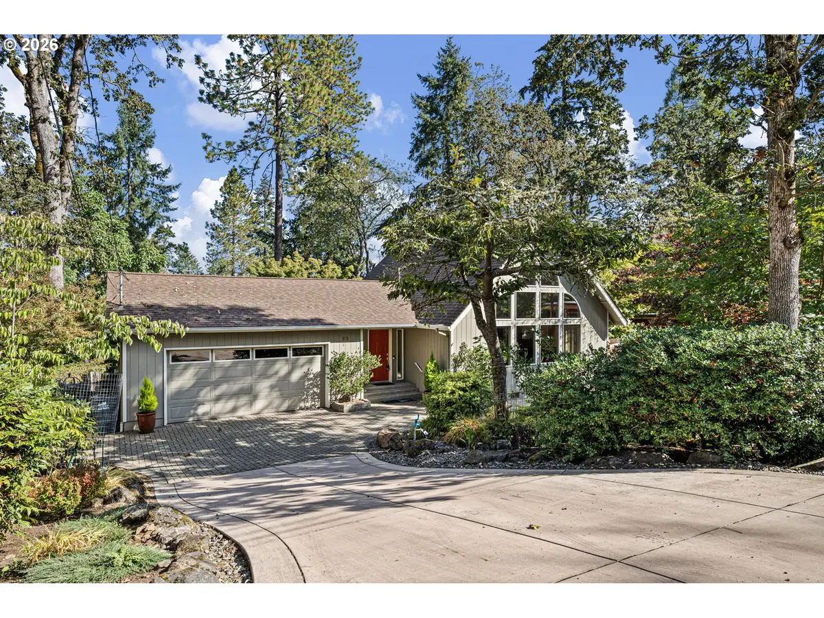 85 W 35th Pl, Eugene, OR 97405 - #1